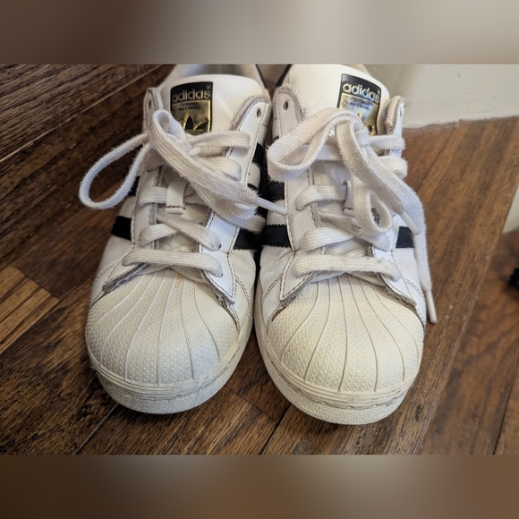 Adidas Superstar Shoes - White and Black Leather Unisex M6/W7 - Picture 8 of 17